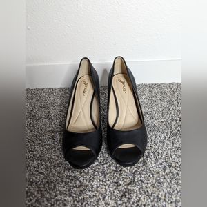 GNU Black Leather Peep Toe Pumps